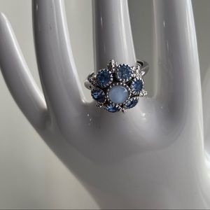 Avon women silver tone blue crystal circle centre stone ring.  Size 5.5. Used